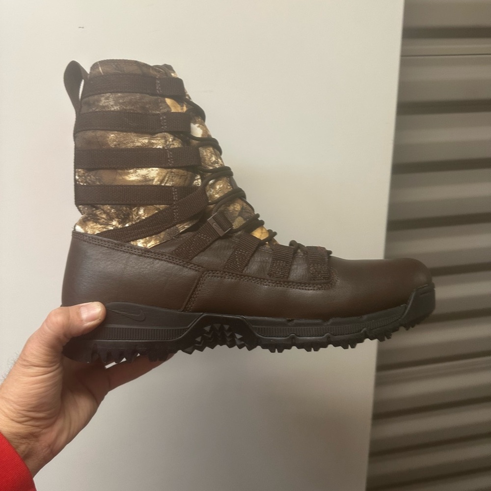 - Nike boots size 12 for men color brown - Picture 9 of 11